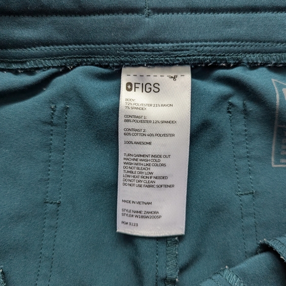 Figs scrubs set Caribbean blue Catarina top Zamora jogger petite - Picture 7 of 14